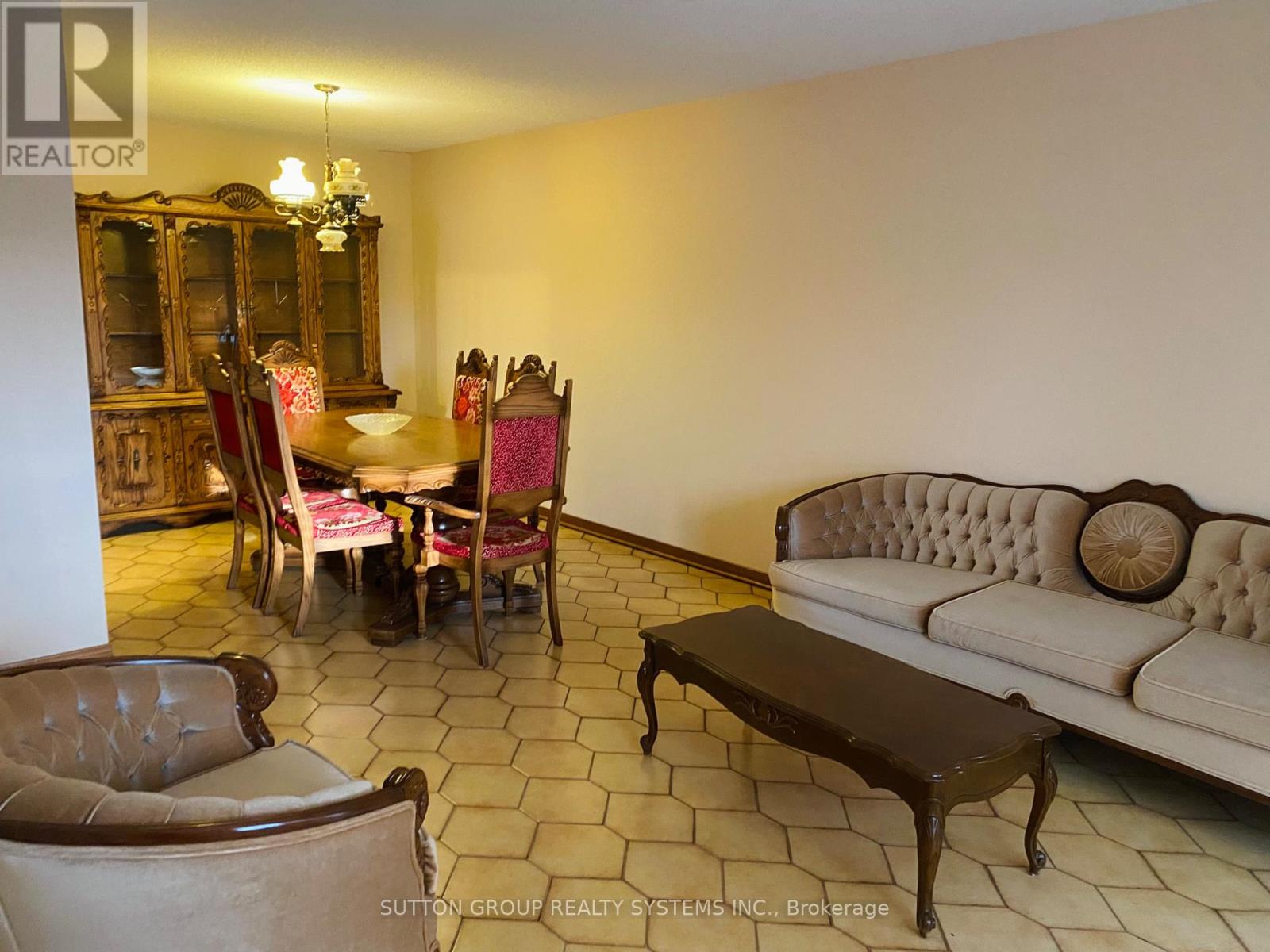 125 Sentinel Road, Toronto, Ontario  M3J 3G7 - Photo 9 - W12917532