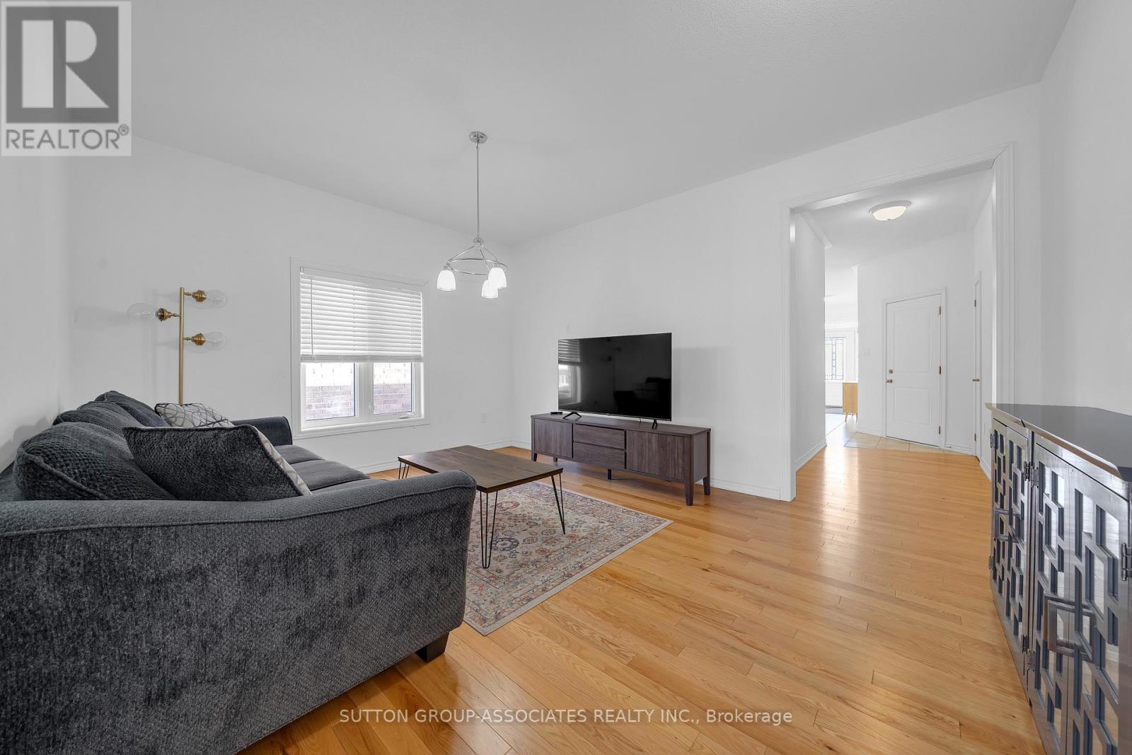 130 Lyle Drive, Clarington, Ontario  L1C 0V7 - Photo 3 - E12917580