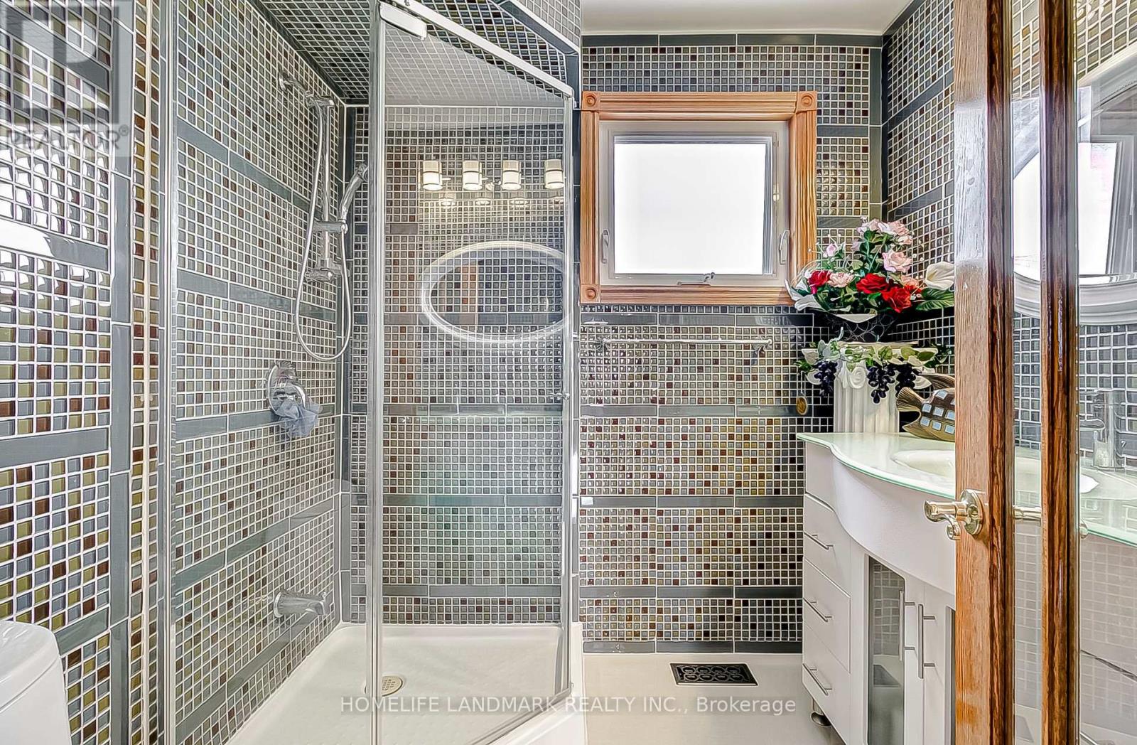 452 Woodbridge Avenue, Vaughan, Ontario  L4L 2T4 - Photo 32 - N12917544