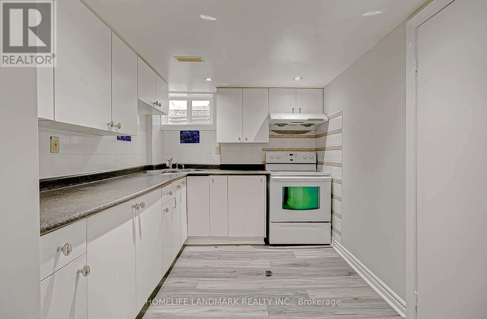 452 Woodbridge Avenue, Vaughan, Ontario  L4L 2T4 - Photo 37 - N12917544