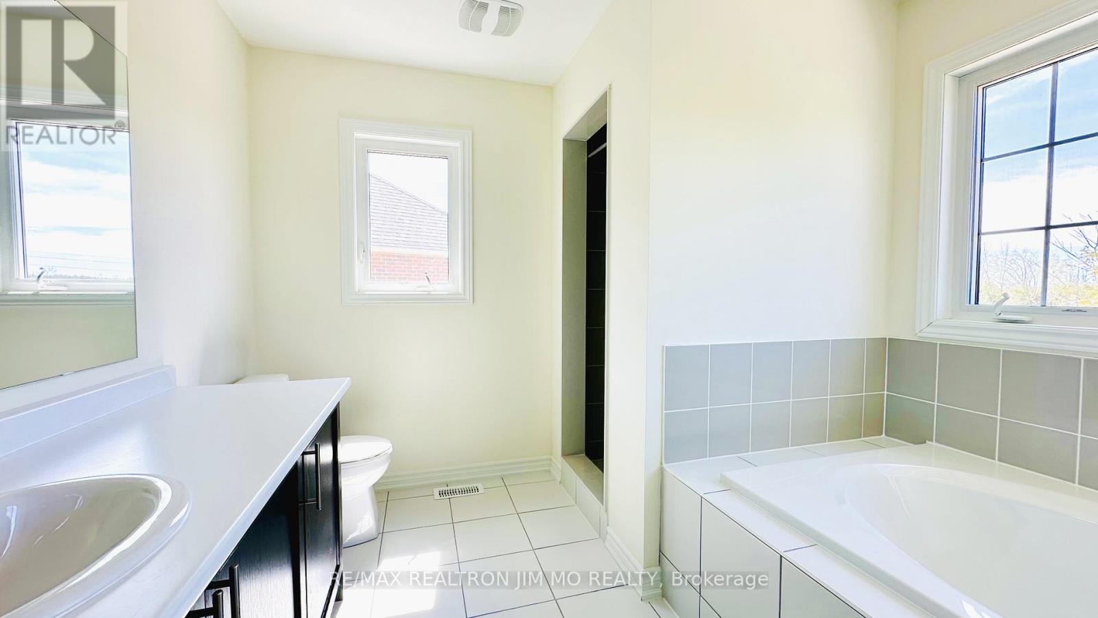 104 Cliff Thompson Court, Georgina, Ontario  L0E 1R0 - Photo 13 - N12917610