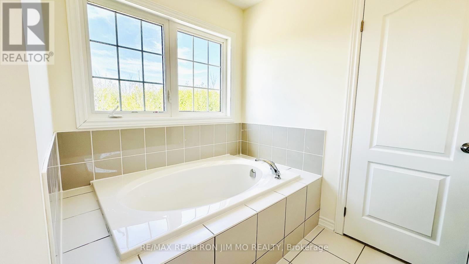 104 Cliff Thompson Court, Georgina, Ontario  L0E 1R0 - Photo 16 - N12917610