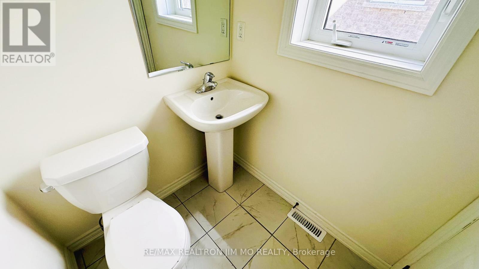 104 Cliff Thompson Court, Georgina, Ontario  L0E 1R0 - Photo 24 - N12917610