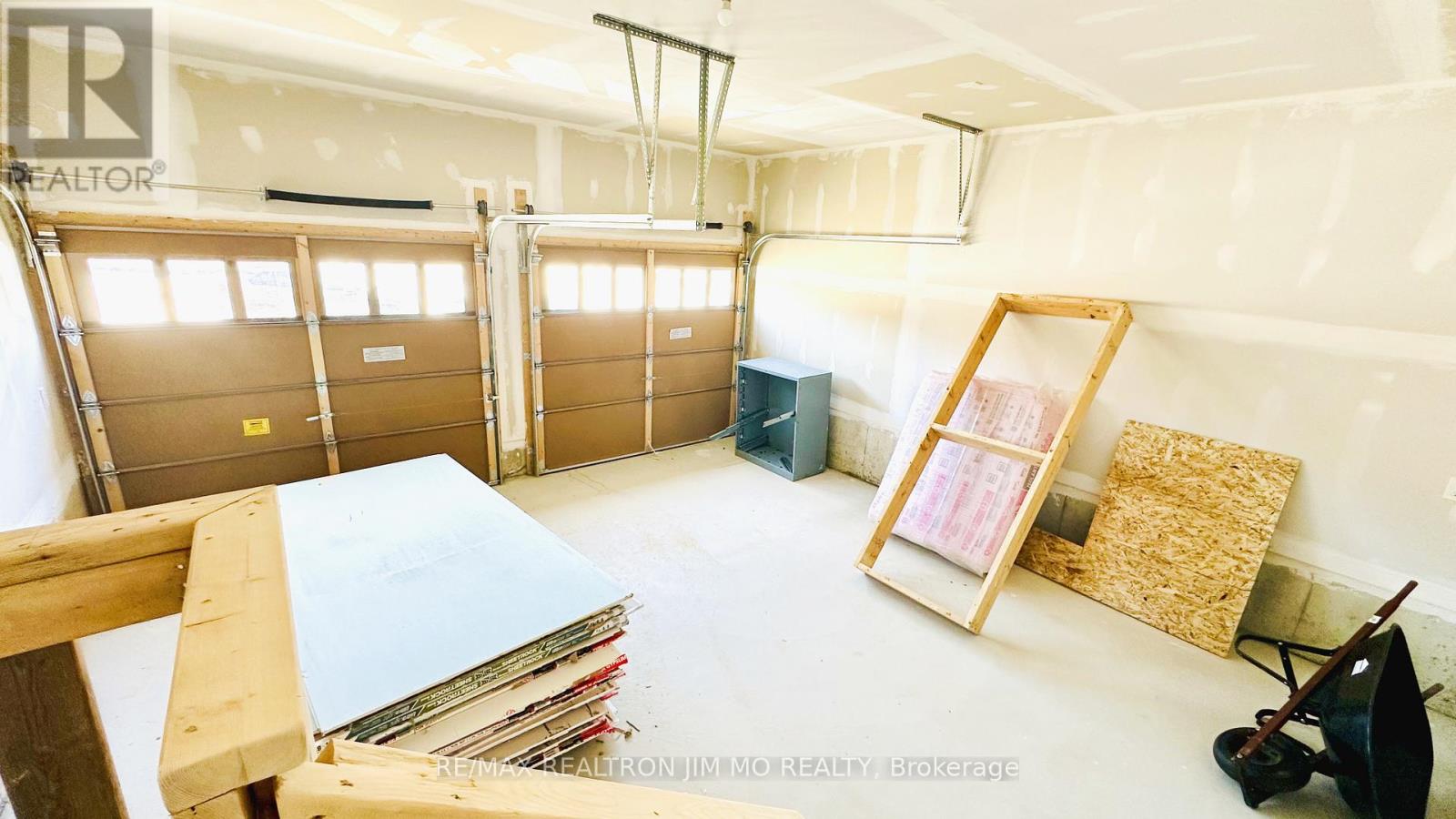 104 Cliff Thompson Court, Georgina, Ontario  L0E 1R0 - Photo 3 - N12917610