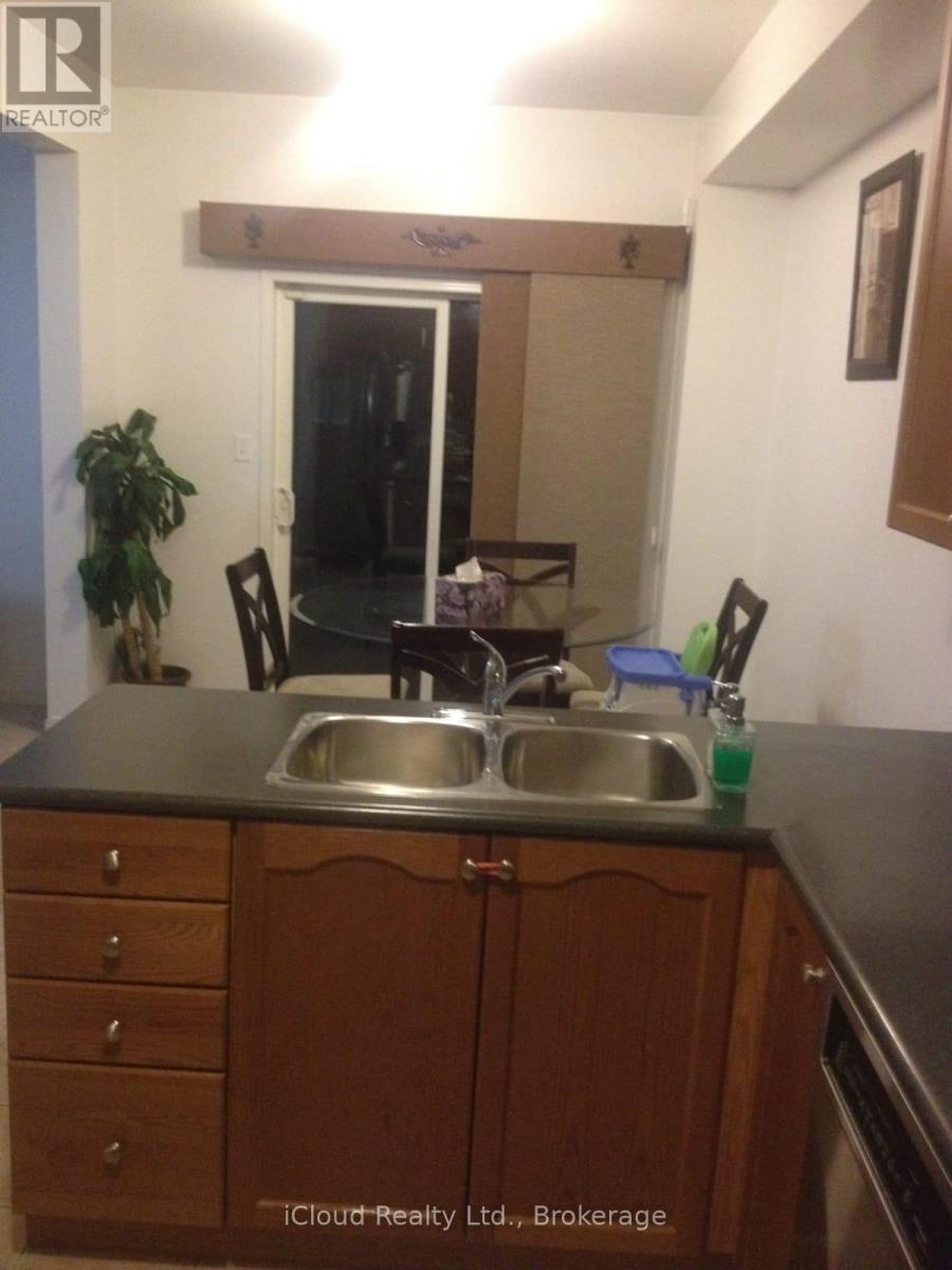 42 Flurry Circle, Brampton, Ontario  L6X 0S8 - Photo 4 - W12917546