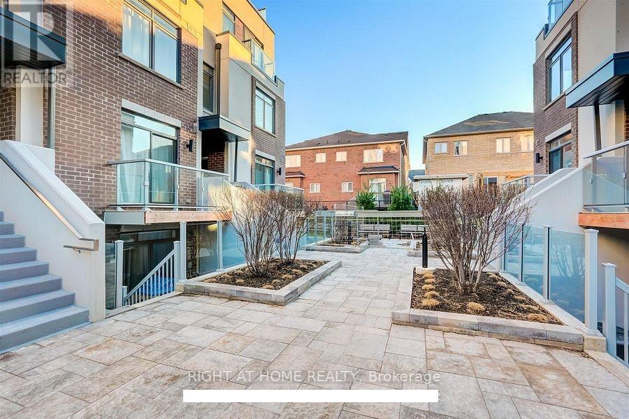 121 - 3062 Sixth Line, Oakville, Ontario  L6M 4J9 - Photo 2 - W12917554