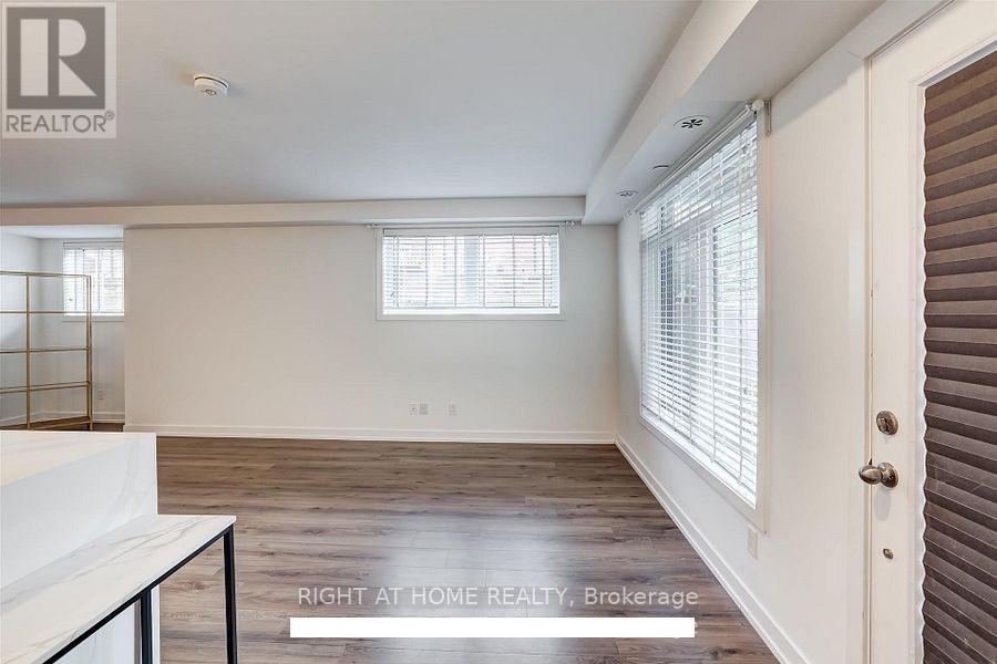 121 - 3062 Sixth Line, Oakville, Ontario  L6M 4J9 - Photo 5 - W12917554