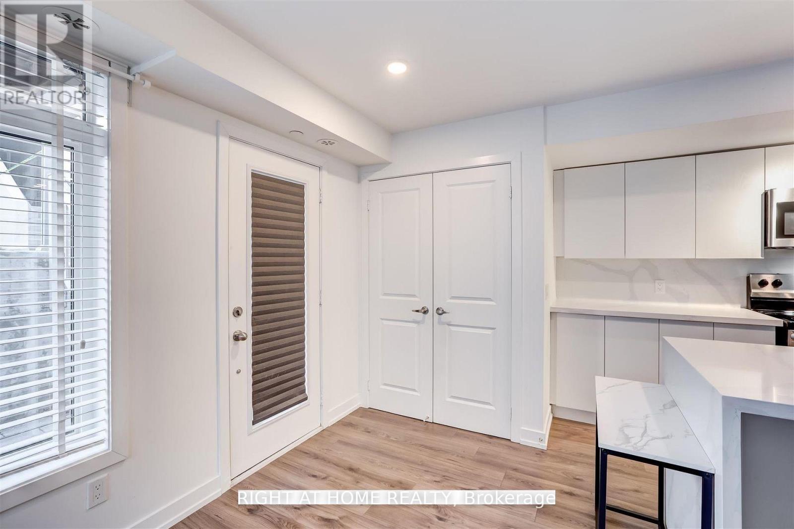 121 - 3062 Sixth Line, Oakville, Ontario  L6M 4J9 - Photo 6 - W12917554