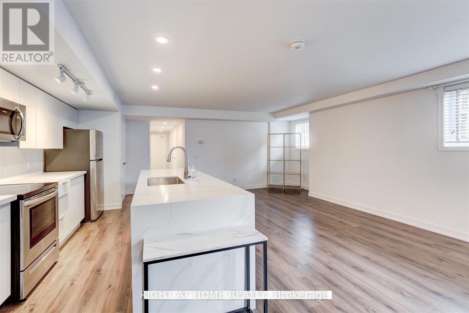 121 - 3062 Sixth Line, Oakville, Ontario  L6M 4J9 - Photo 7 - W12917554