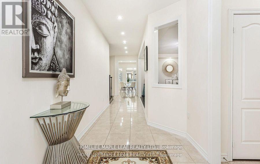 11 Cloverhaven Road, Brampton, Ontario  L6P 4E4 - Photo 2 - W12917556