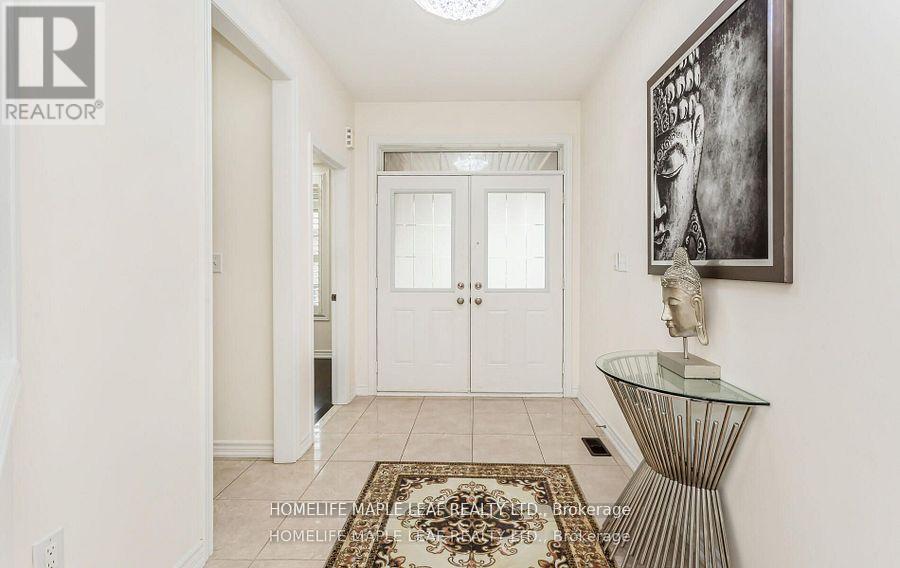 11 Cloverhaven Road, Brampton, Ontario  L6P 4E4 - Photo 3 - W12917556