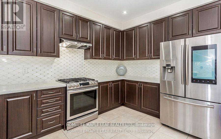 11 Cloverhaven Road, Brampton, Ontario  L6P 4E4 - Photo 9 - W12917556