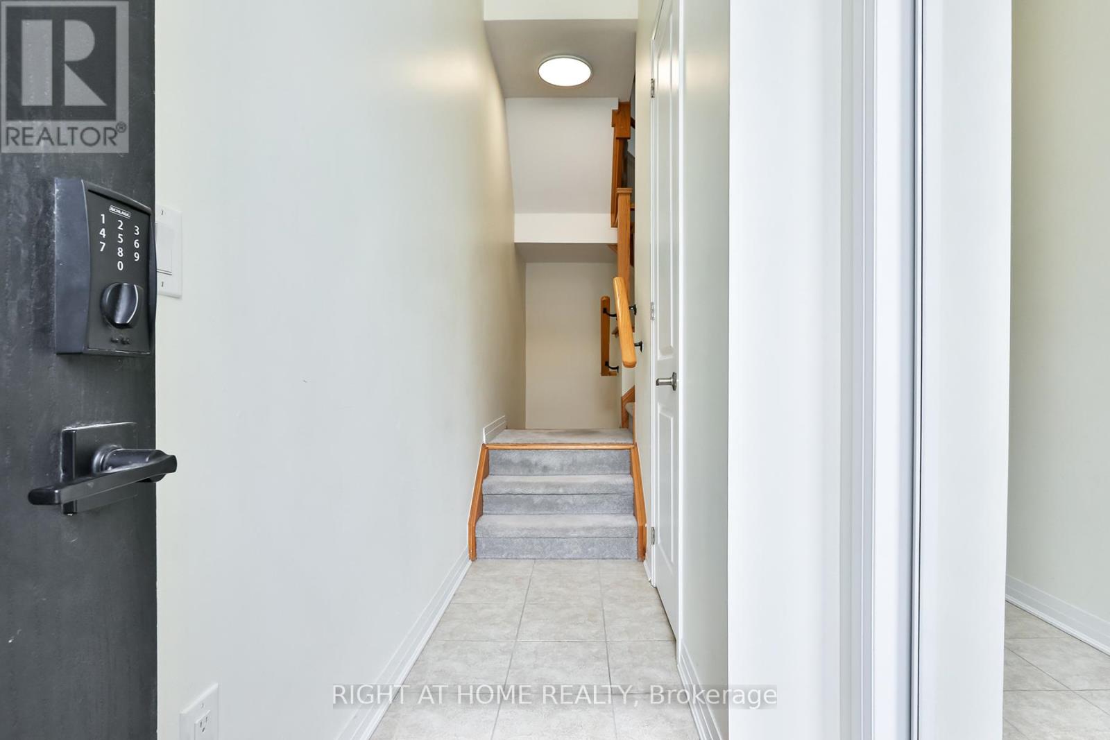 178 Frederick Tisdale Drive, Toronto, Ontario  M3K 0A6 - Photo 4 - W12917558