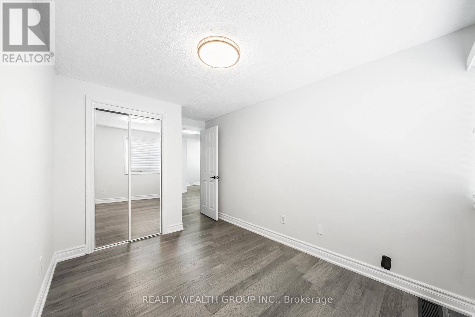 39 - 521 Timber Lane, Burlington, Ontario  L7L 4B1 - Photo 21 - W12917560