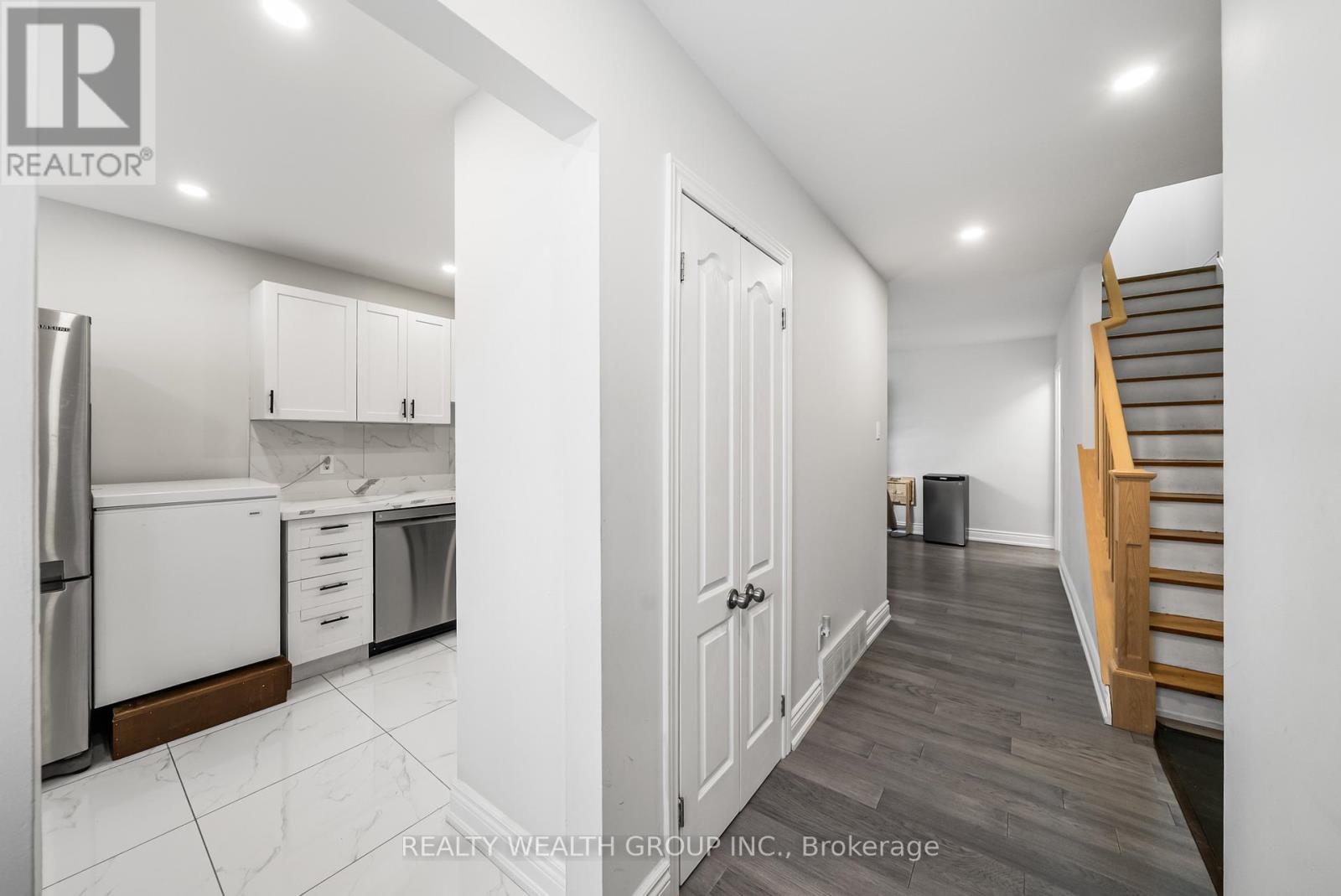 39 - 521 Timber Lane, Burlington, Ontario  L7L 4B1 - Photo 5 - W12917560