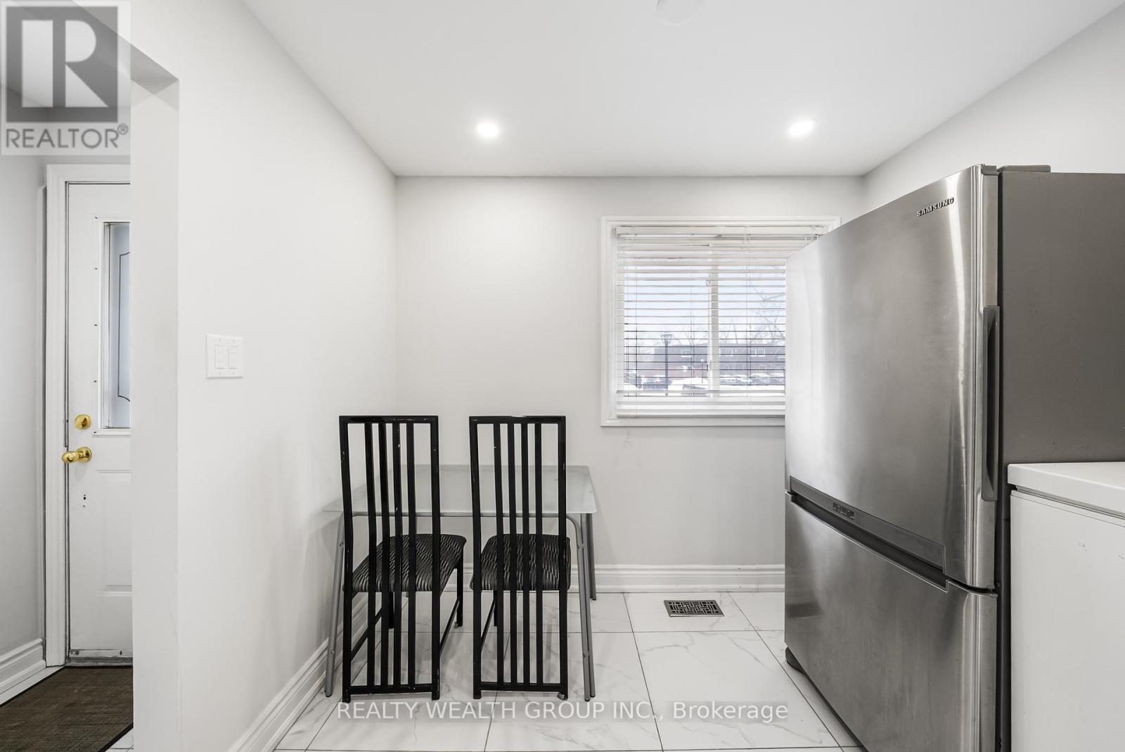 39 - 521 Timber Lane, Burlington, Ontario  L7L 4B1 - Photo 9 - W12917560