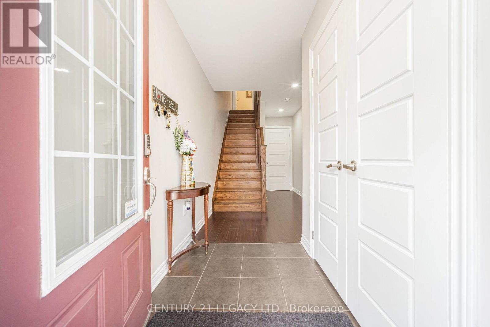 40 Donomore Drive, Brampton, Ontario  L7A 0S7 - Photo 4 - W12917576