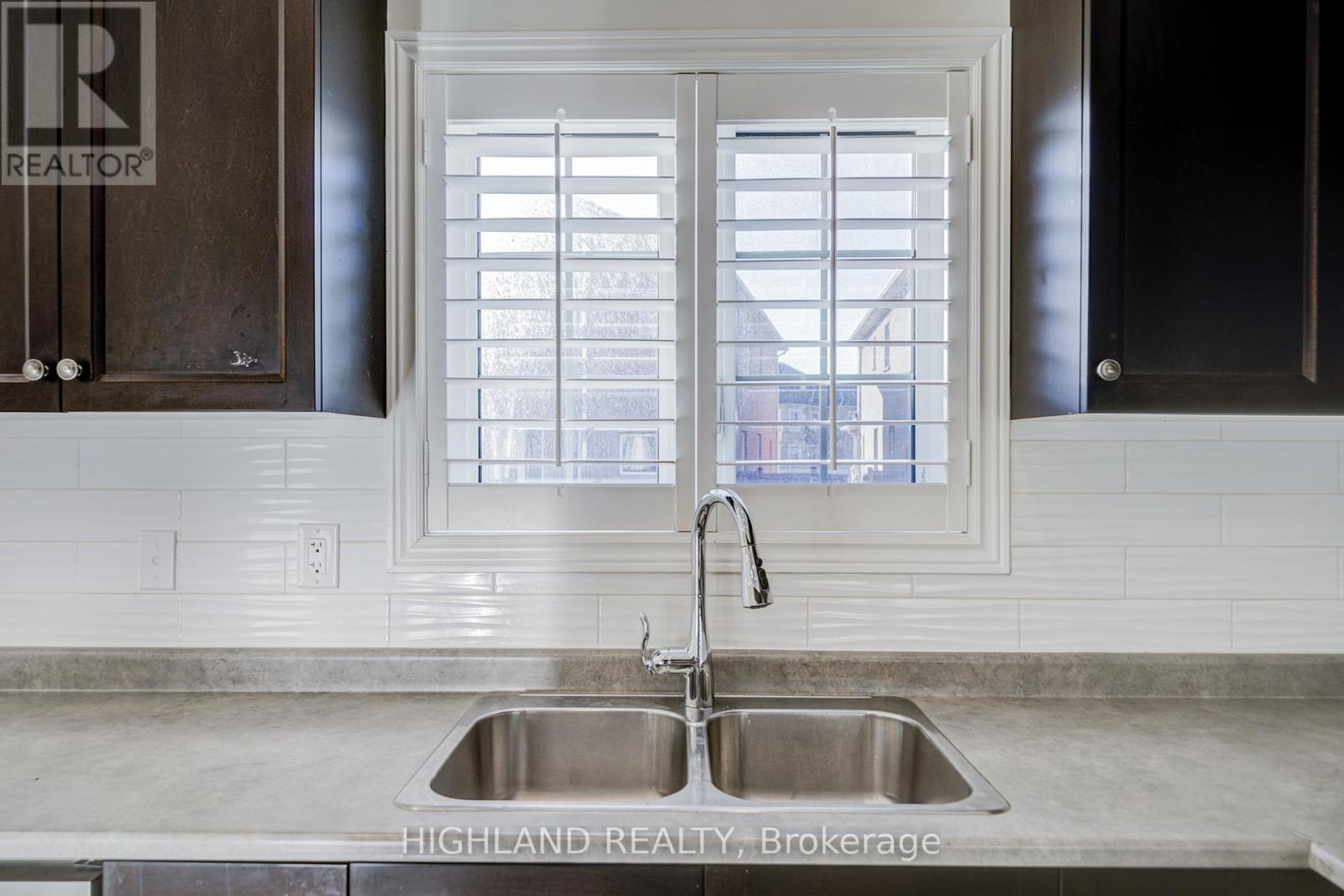 518 Terrace Way, Oakville, Ontario  L6M 1N5 - Photo 8 - W12917588