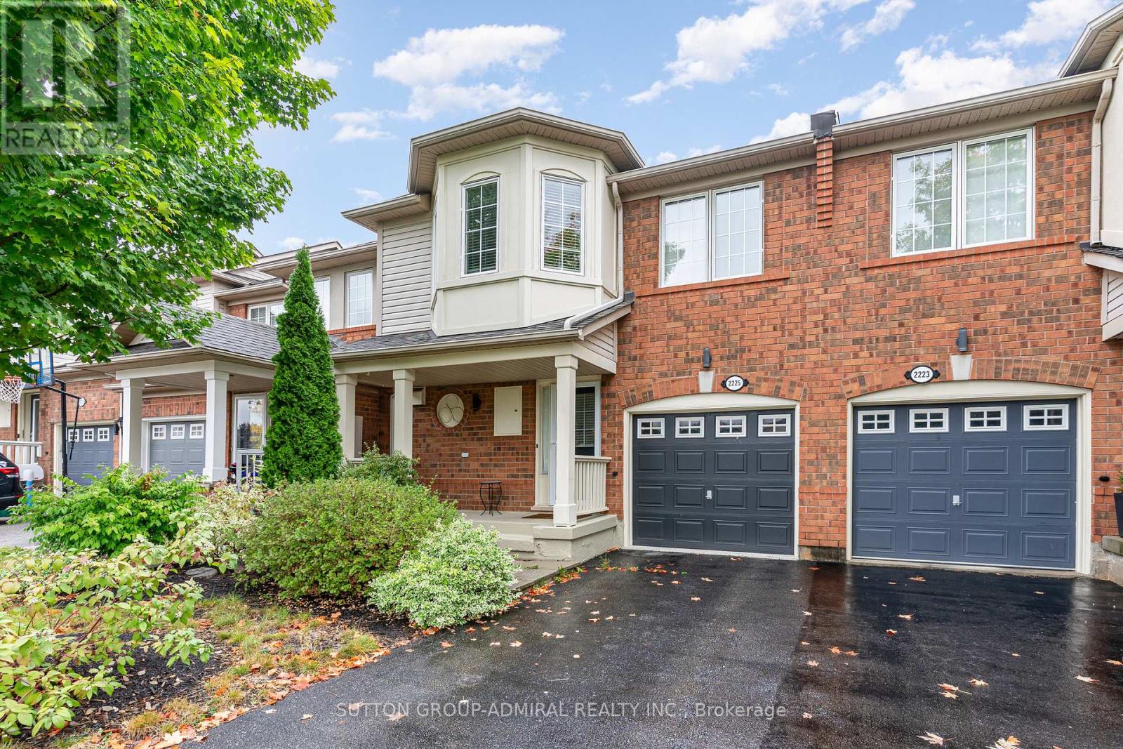 2225 AMBERGLEN COURT, Oakville, Ontario