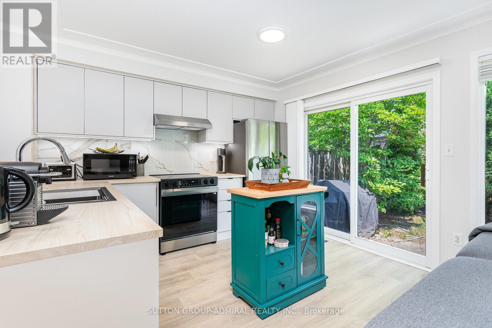 2225 Amberglen Court, Oakville, Ontario  L6M 4W8 - Photo 10 - W12917592