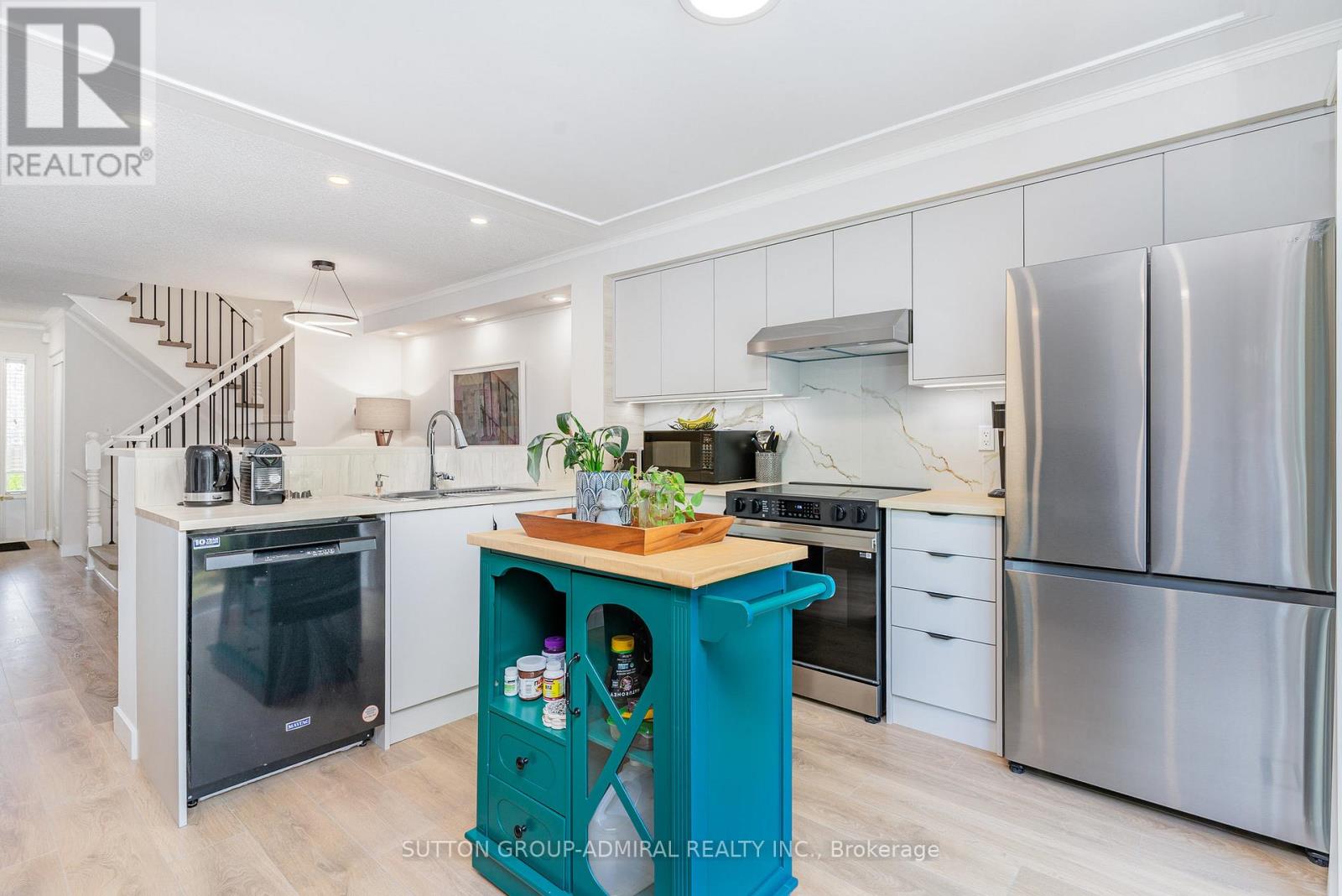 2225 Amberglen Court, Oakville, Ontario  L6M 4W8 - Photo 11 - W12917592