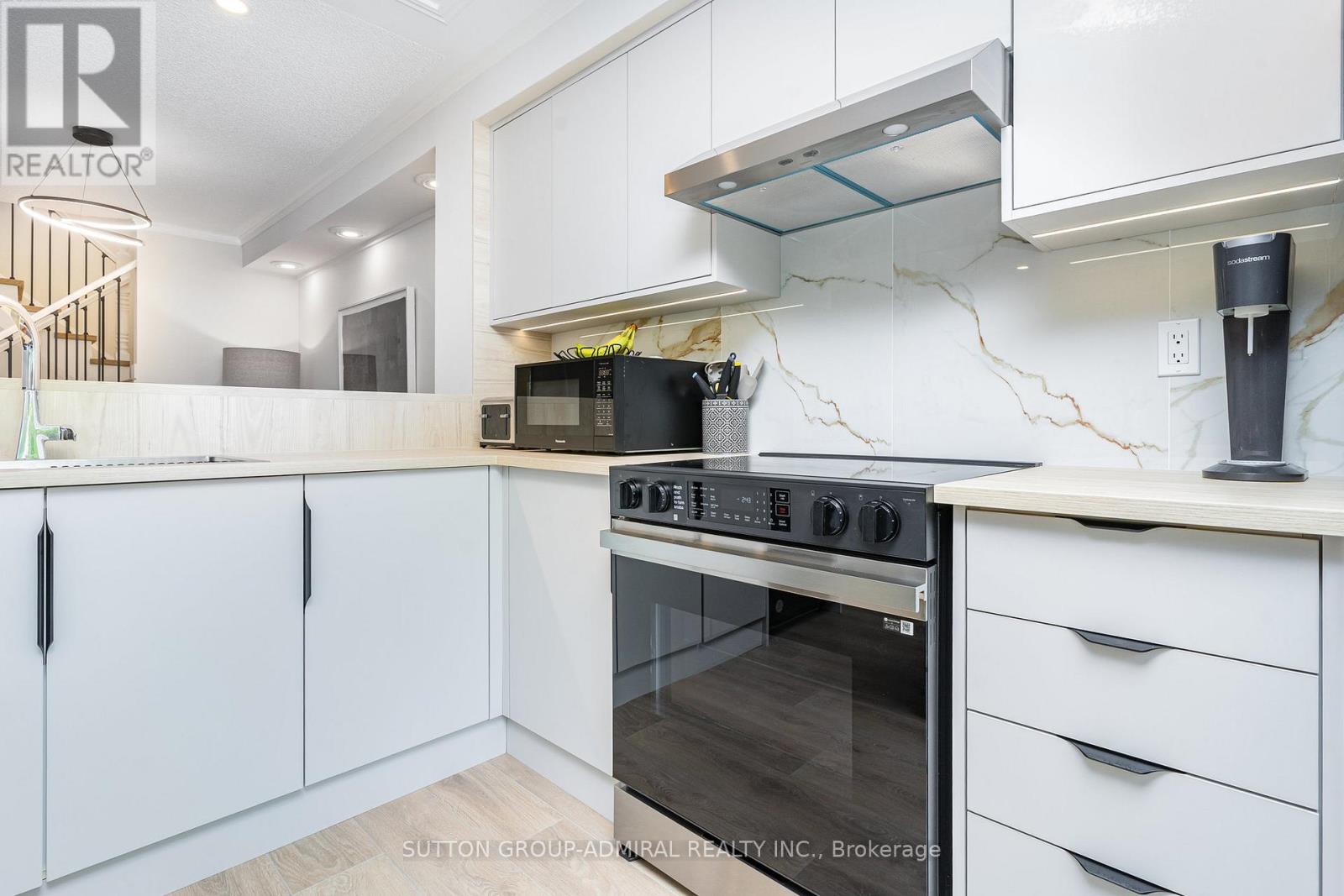 2225 Amberglen Court, Oakville, Ontario  L6M 4W8 - Photo 12 - W12917592