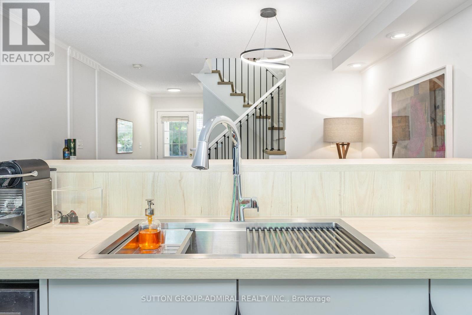 2225 Amberglen Court, Oakville, Ontario  L6M 4W8 - Photo 13 - W12917592