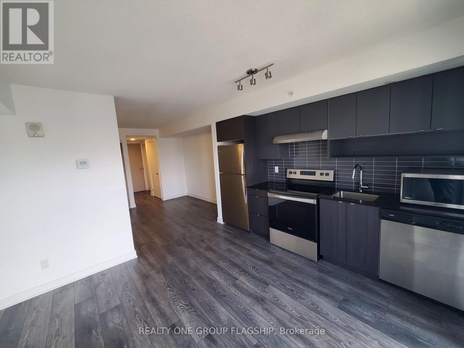 A411 - 1117 Cooke Boulevard, Burlington, Ontario  L7T 0C6 - Photo 11 - W12917604