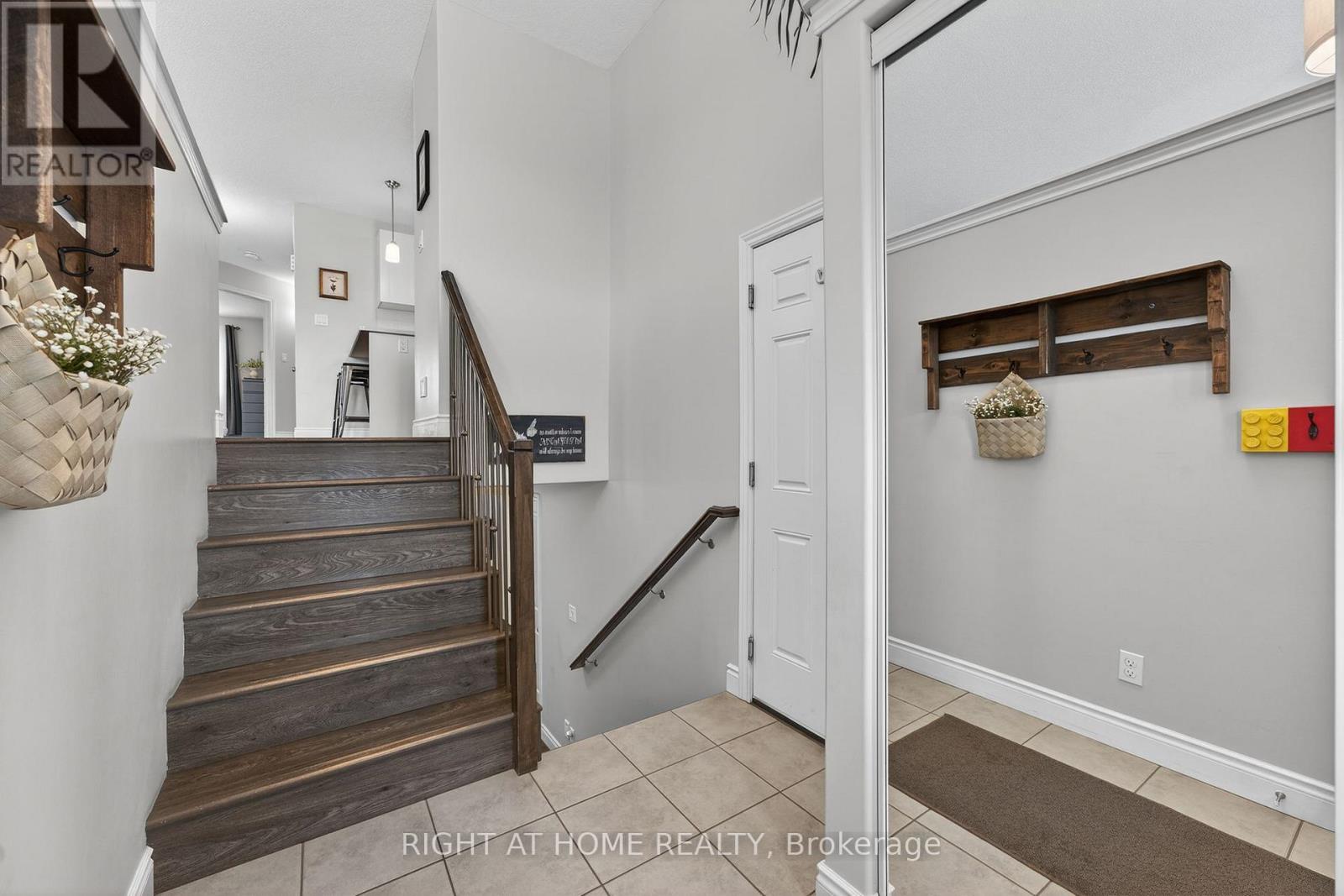 48 Freedom Crescent, Quinte West, Ontario  K8V 0C2 - Photo 4 - X12917536