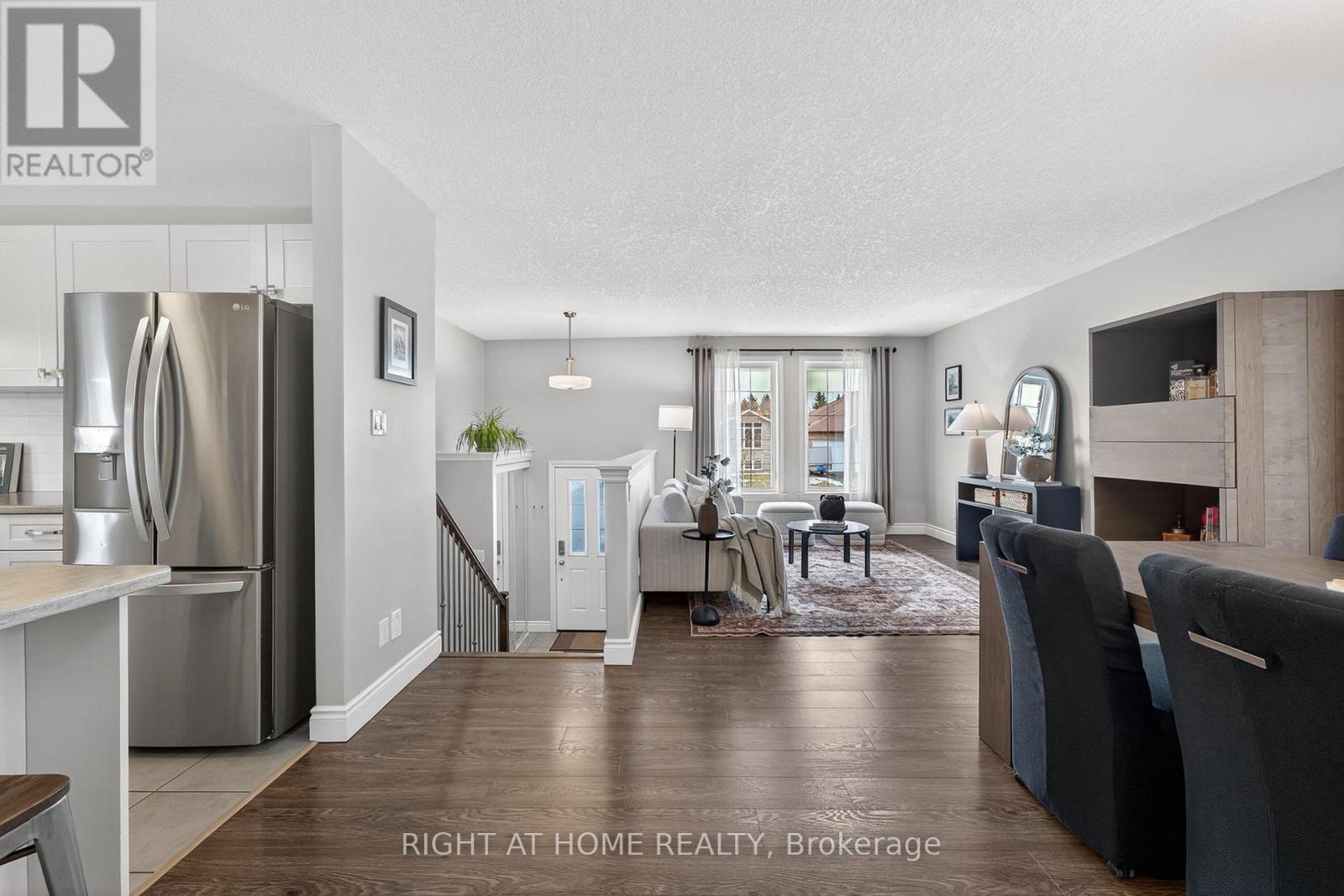 48 Freedom Crescent, Quinte West, Ontario  K8V 0C2 - Photo 5 - X12917536