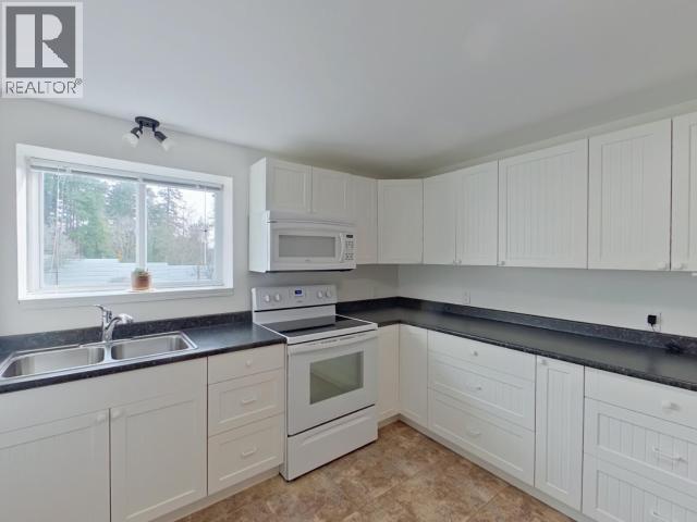 6974 Terrace Street, Powell River, British Columbia   - Photo 25 - 19702