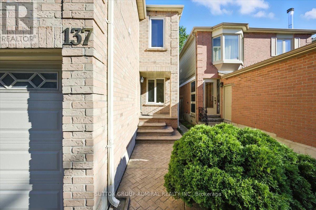 137 Chelwood Drive, Vaughan, Ontario  L4J 7C6 - Photo 2 - N12917624