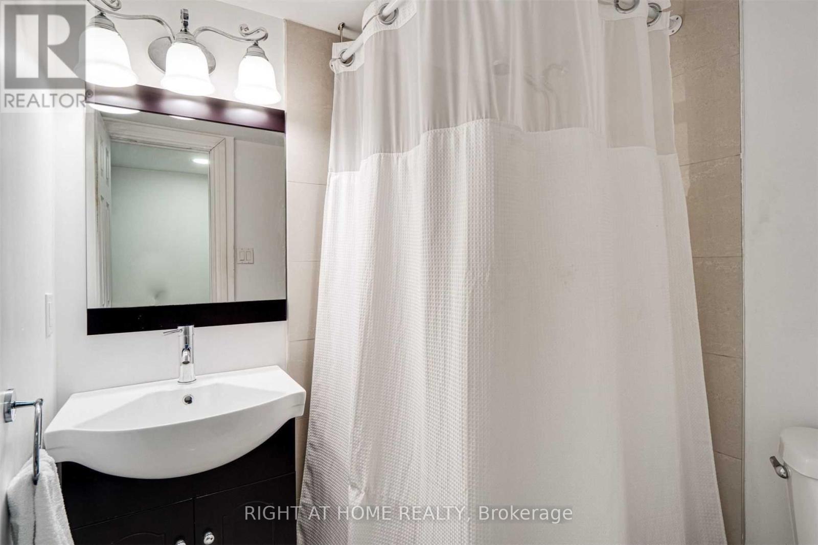 55 Dunoon Drive, Vaughan, Ontario  L6A 1Z3 - Photo 5 - N12917630