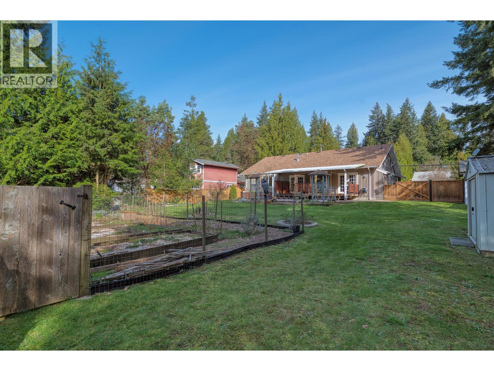 8029 Southwood Road, Halfmoon Bay, British Columbia  V0N 1Y1 - Photo 31 - R3103345