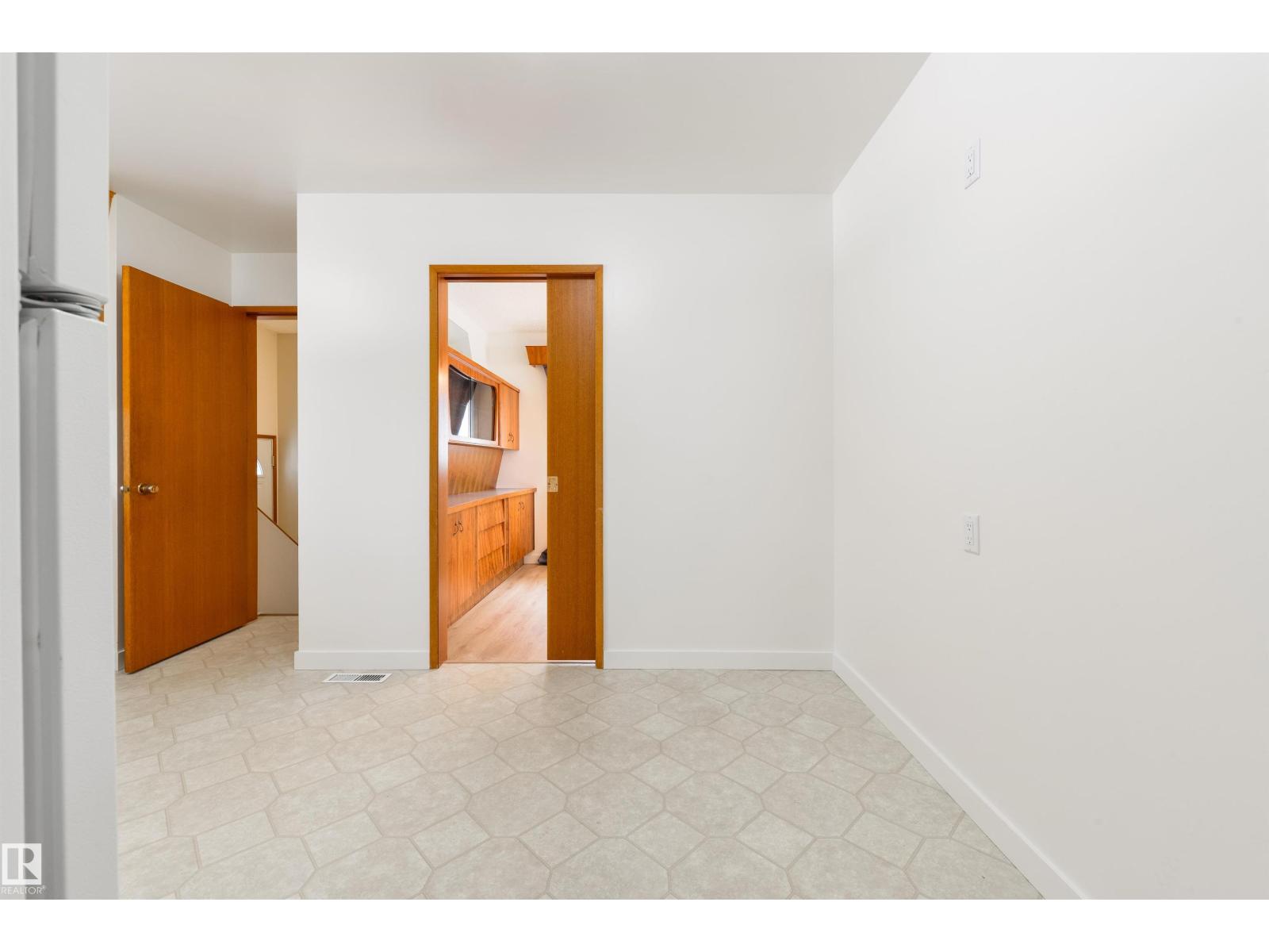 9613 151 St Nw, Edmonton, Alberta  T5P 1S5 - Photo 11 - E4478908