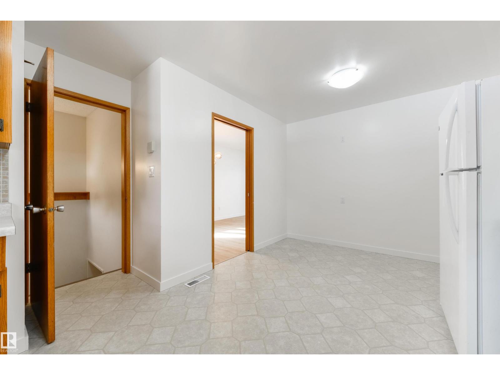 9613 151 St Nw, Edmonton, Alberta  T5P 1S5 - Photo 10 - E4478908