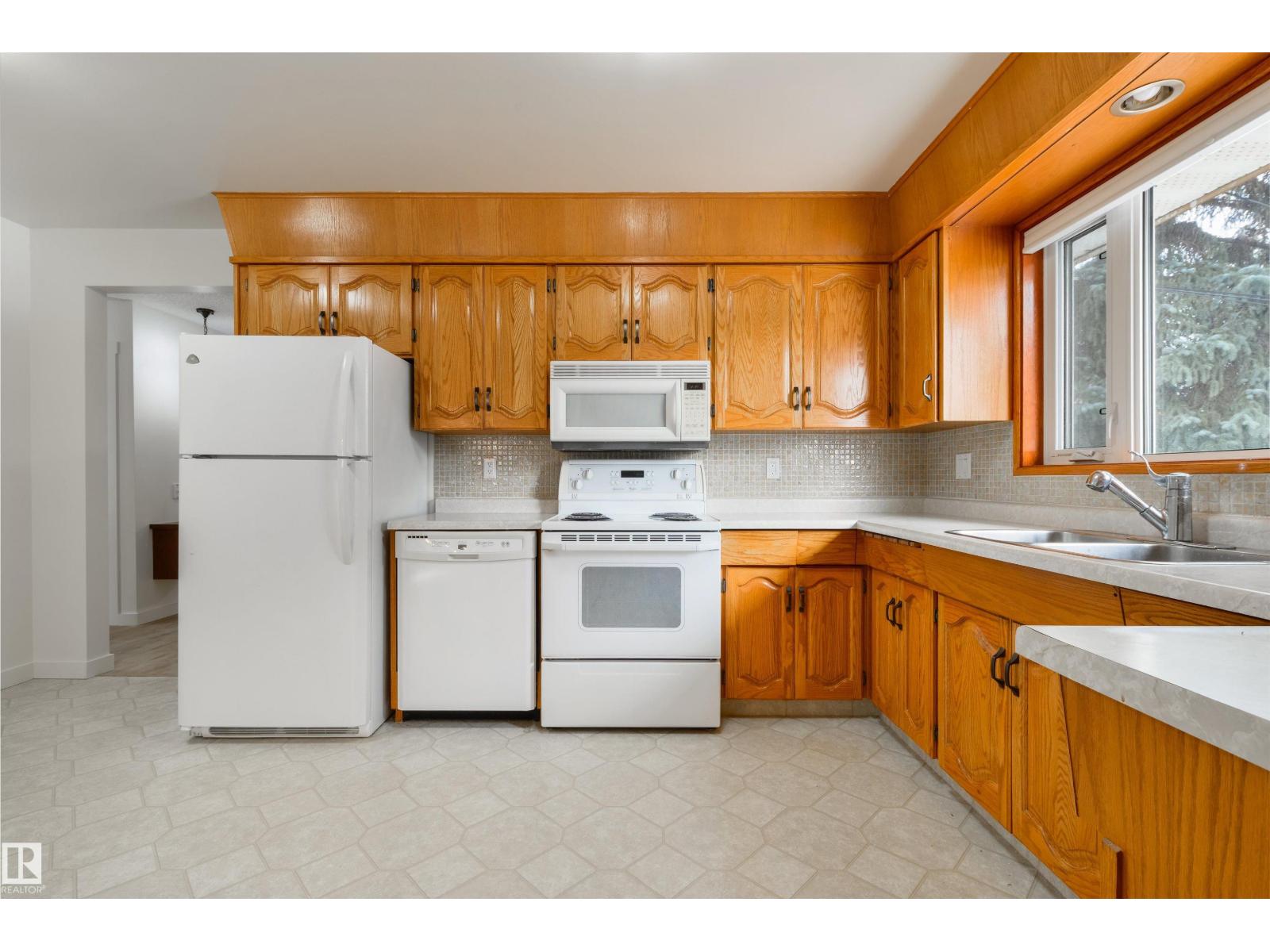 9613 151 St Nw, Edmonton, Alberta  T5P 1S5 - Photo 8 - E4478908