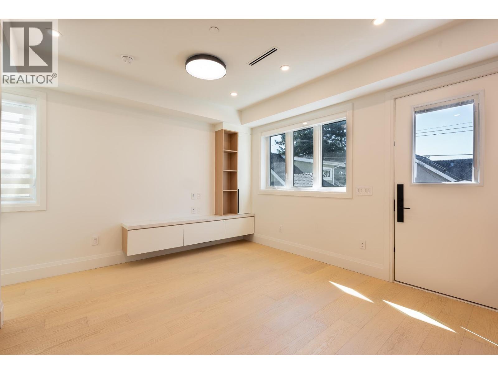 2890 Grant Street, Vancouver, British Columbia  V5K 4C8 - Photo 3 - R3103260