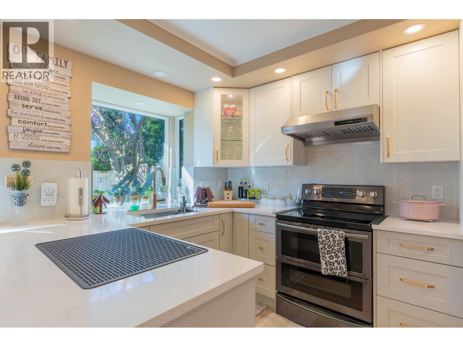 9564 Thomas Drive, Richmond, British Columbia  V7E 5X9 - Photo 5 - R3102324