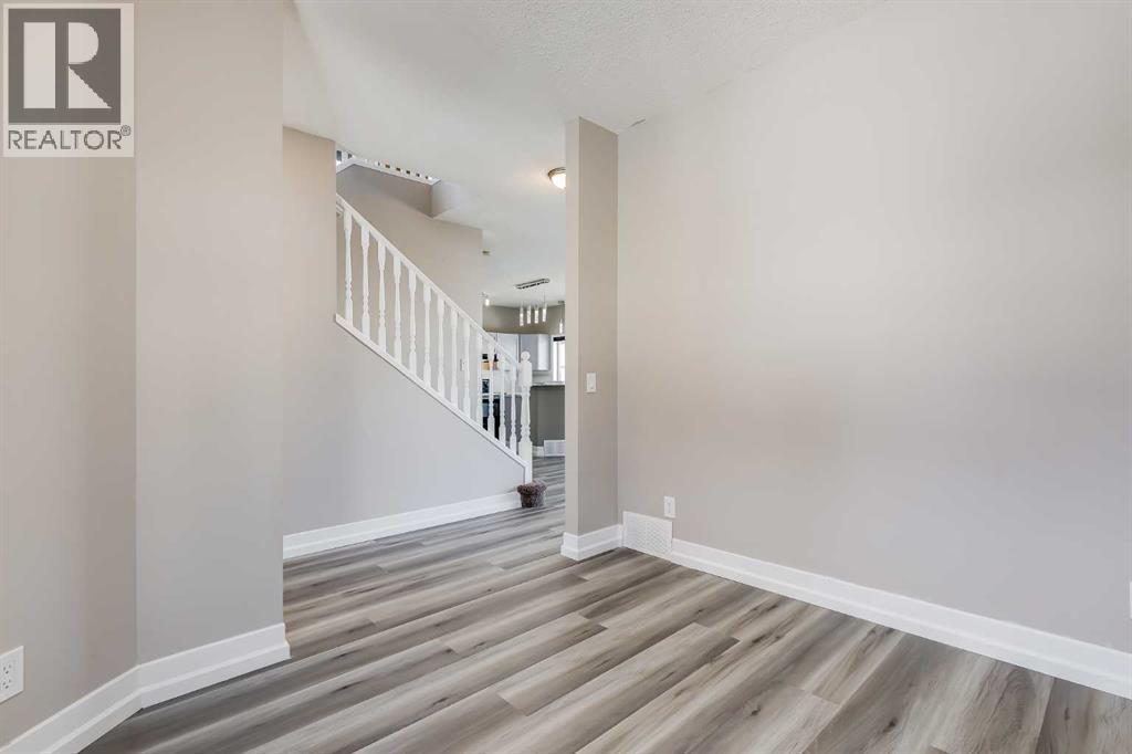 148 Stonegate Crescent Nw, Airdrie, Alberta  T4B 2S6 - Photo 3 - A2292451