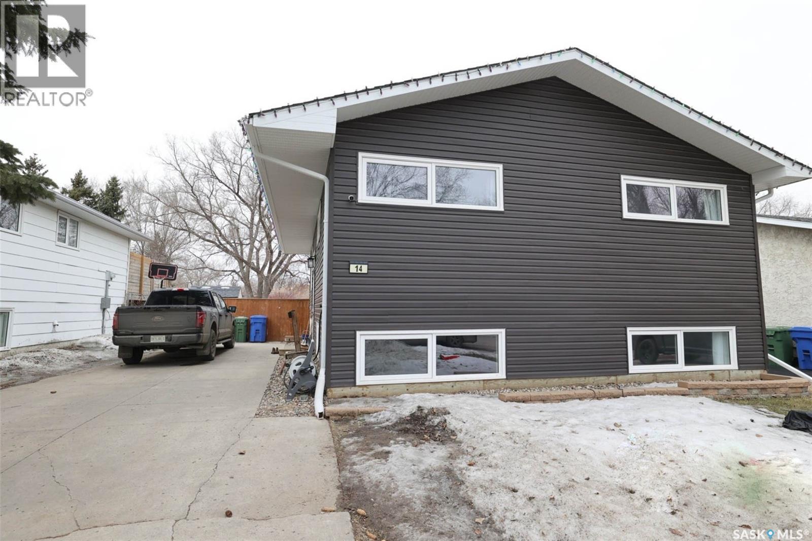 14 Boucher Crescent, Regina, Saskatchewan  S4R 7E3 - Photo 2 - SK031219