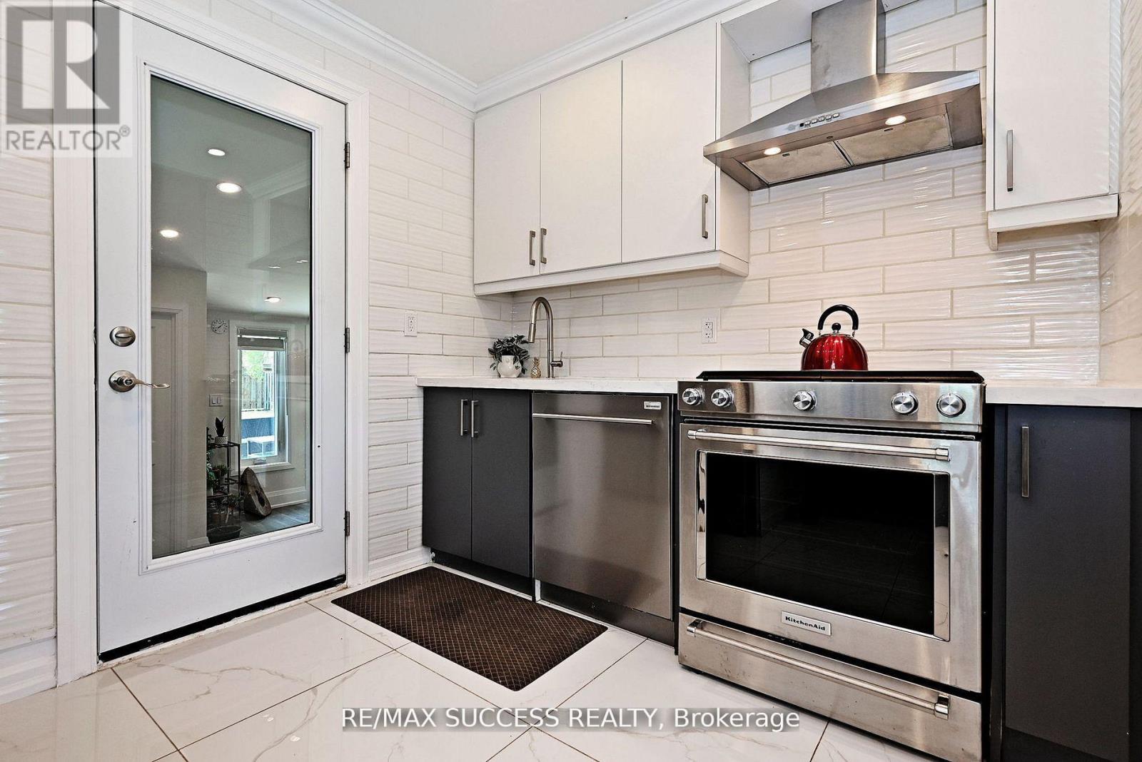 492 Sherin Drive, Oakville, Ontario  L6L 4J8 - Photo 19 - W12878136