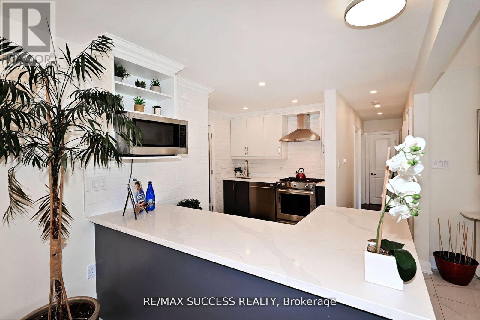 492 Sherin Drive, Oakville, Ontario  L6L 4J8 - Photo 12 - W12878136