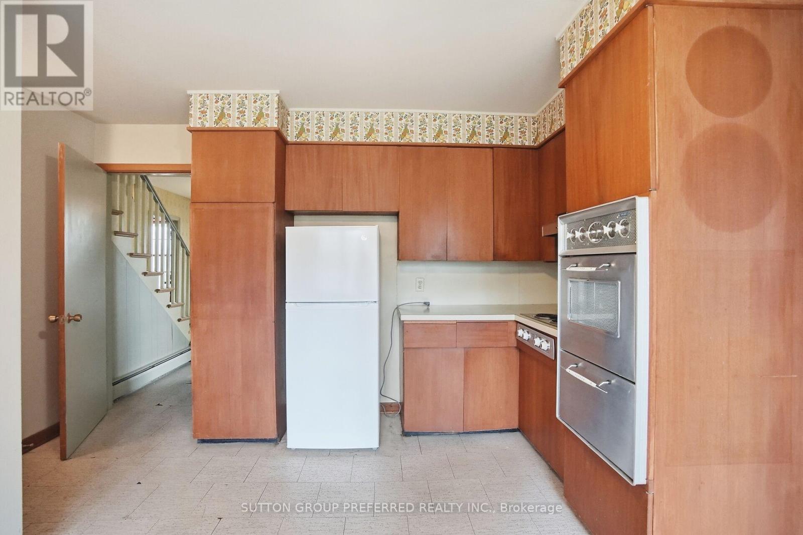 18 Ruskin Court, London North, Ontario  N6G 1S8 - Photo 9 - X12917732