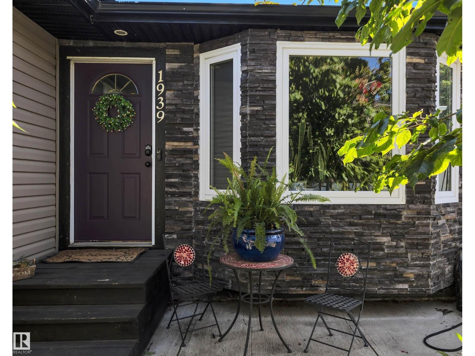 1939 68 St Nw Nw, Edmonton, Alberta  T6K 2J1 - Photo 3 - E4478909