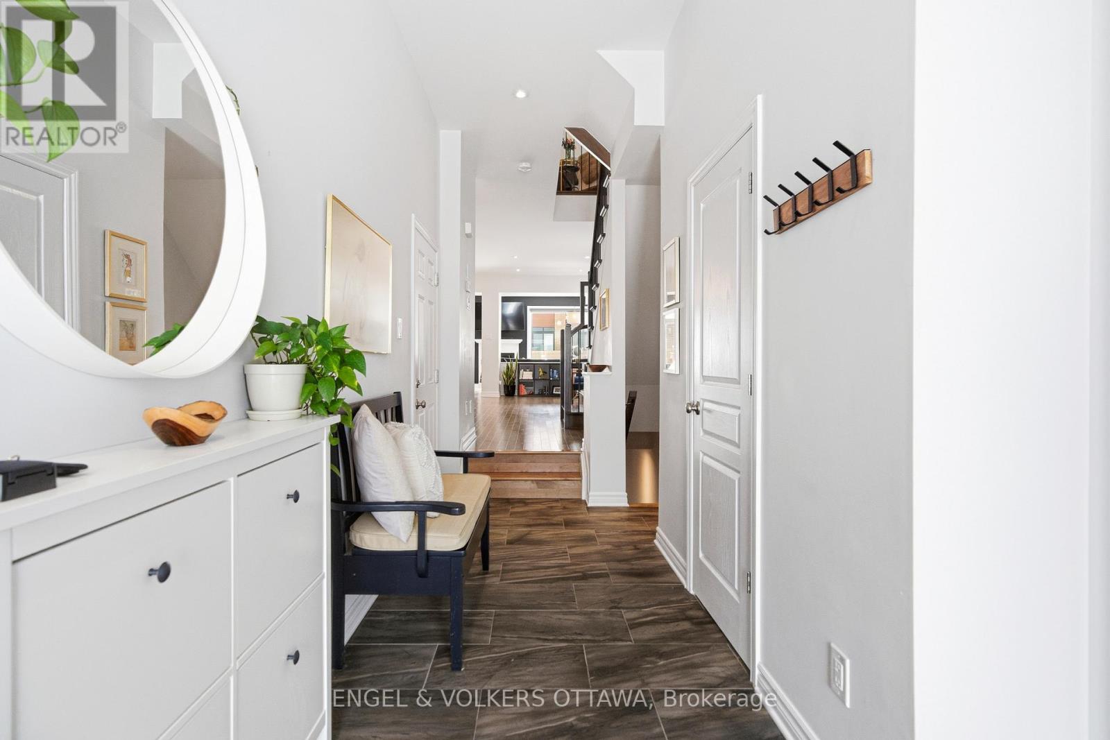 719 Twist Way, Ottawa, Ontario  K2V 0M8 - Photo 4 - X12917772