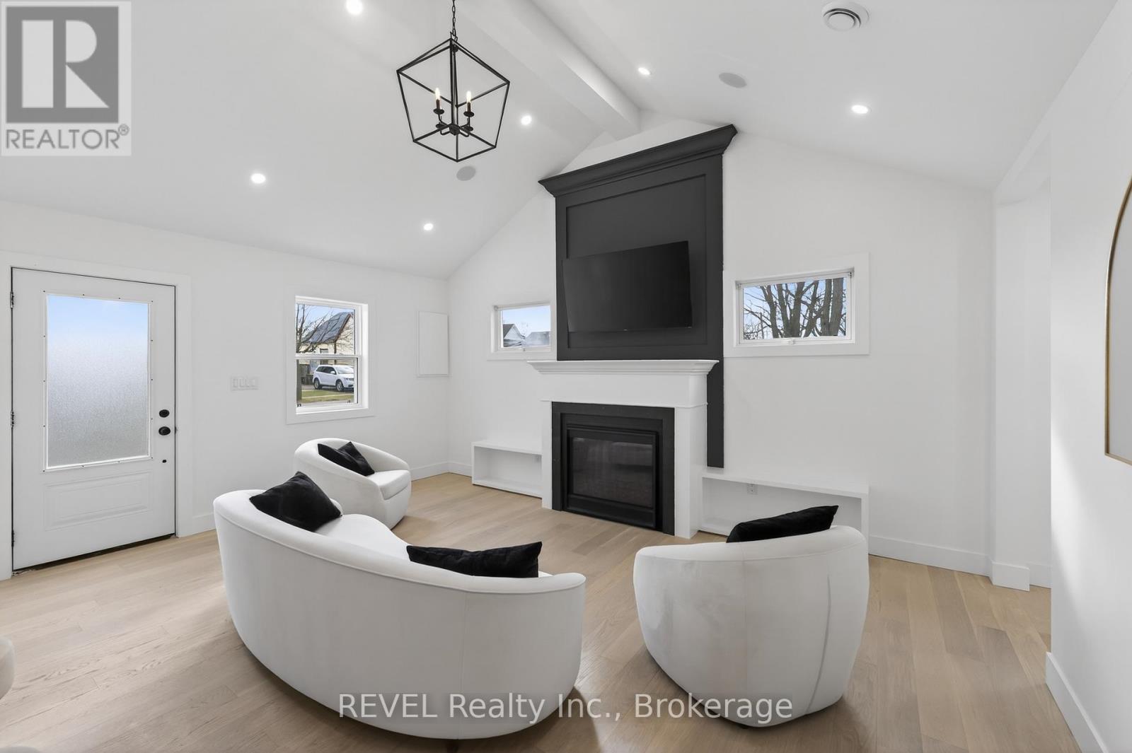 12 Bailey Street, St. Catharines, Ontario  L2S 1J4 - Photo 14 - X12917730