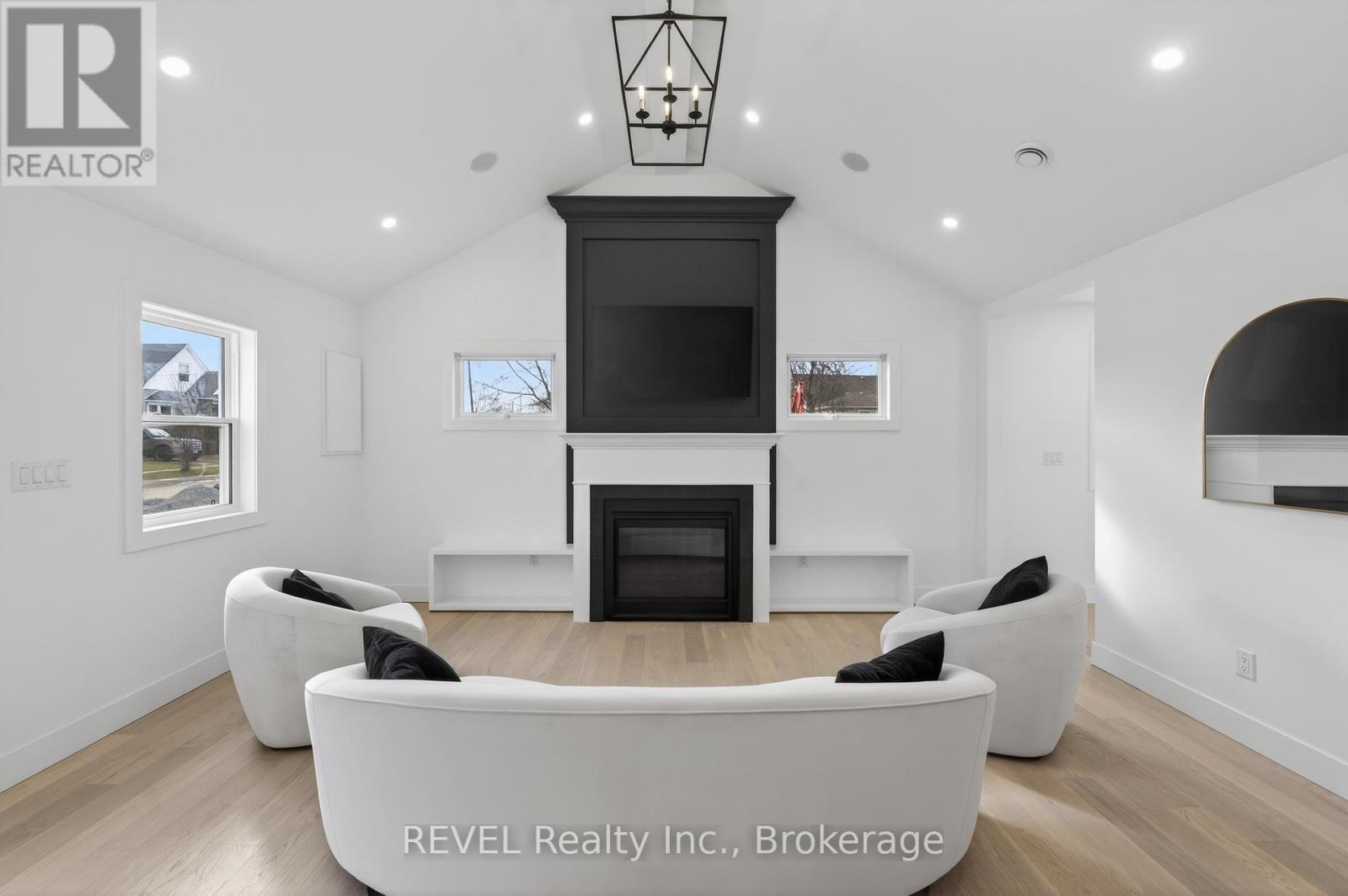 12 Bailey Street, St. Catharines, Ontario  L2S 1J4 - Photo 8 - X12917730