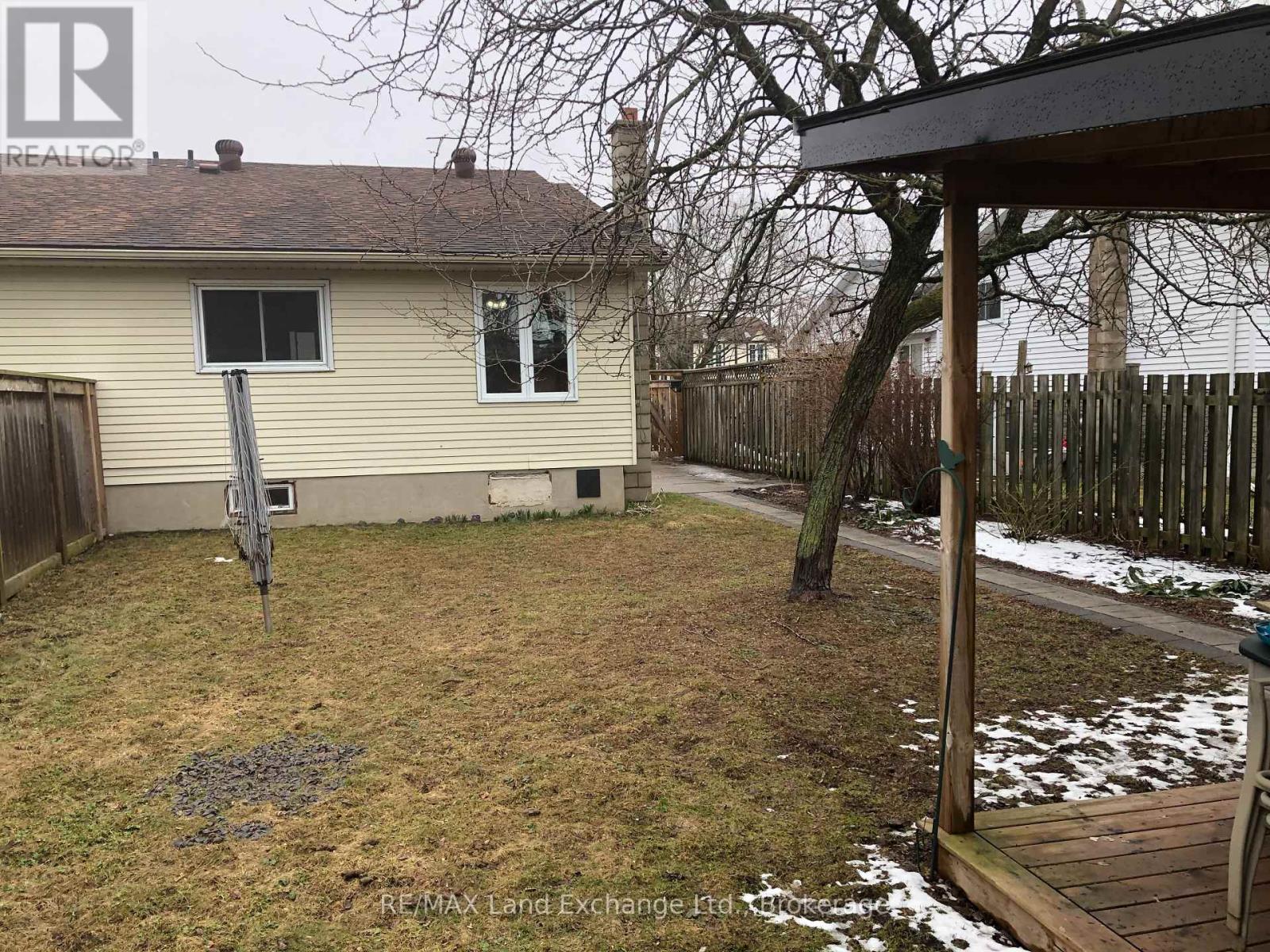 682 Kennard Crescent, Kincardine, Ontario  N2Z 1T3 - Photo 18 - X12917748