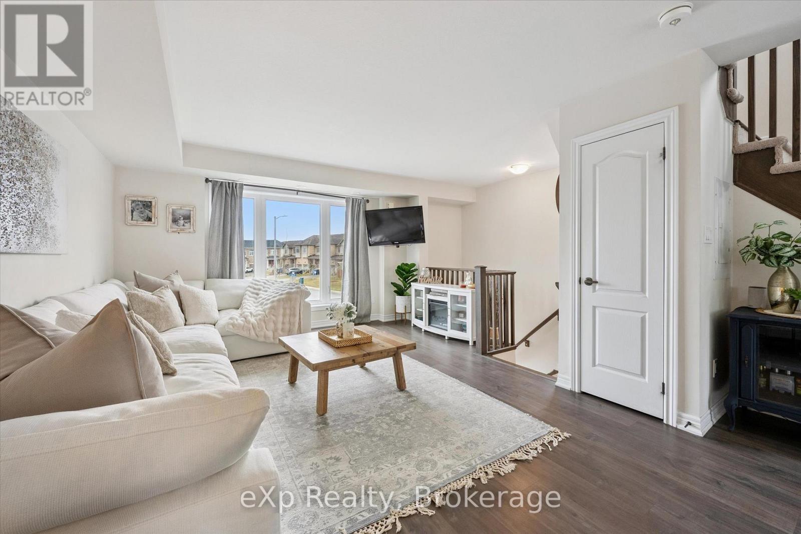 238 Law Drive, Guelph, Ontario  N1E 0P6 - Photo 8 - X12917760